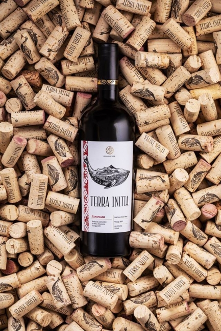 Как создаются природно-полусладкие вина ?