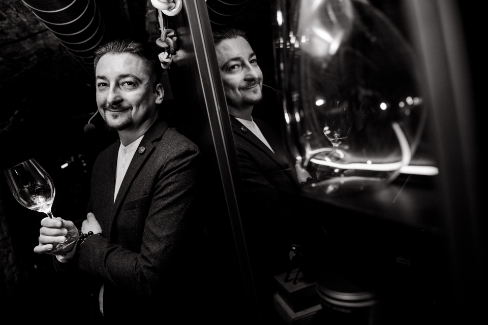 Интервью с Сомелье: Олег Кравченко о Профессии и Любви к Вину