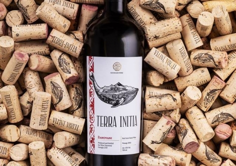 Как создаются природно-полусладкие вина ?