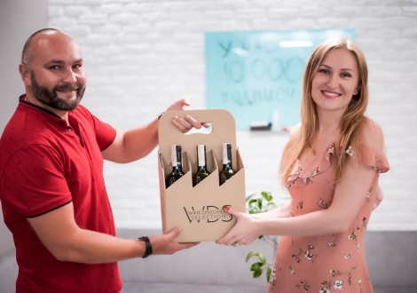 У нас 10000 подписчиков!